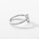 Anillo con Circonitas en Forma de Rombo