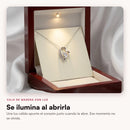 Caja de madera que se ilumina al abrirla